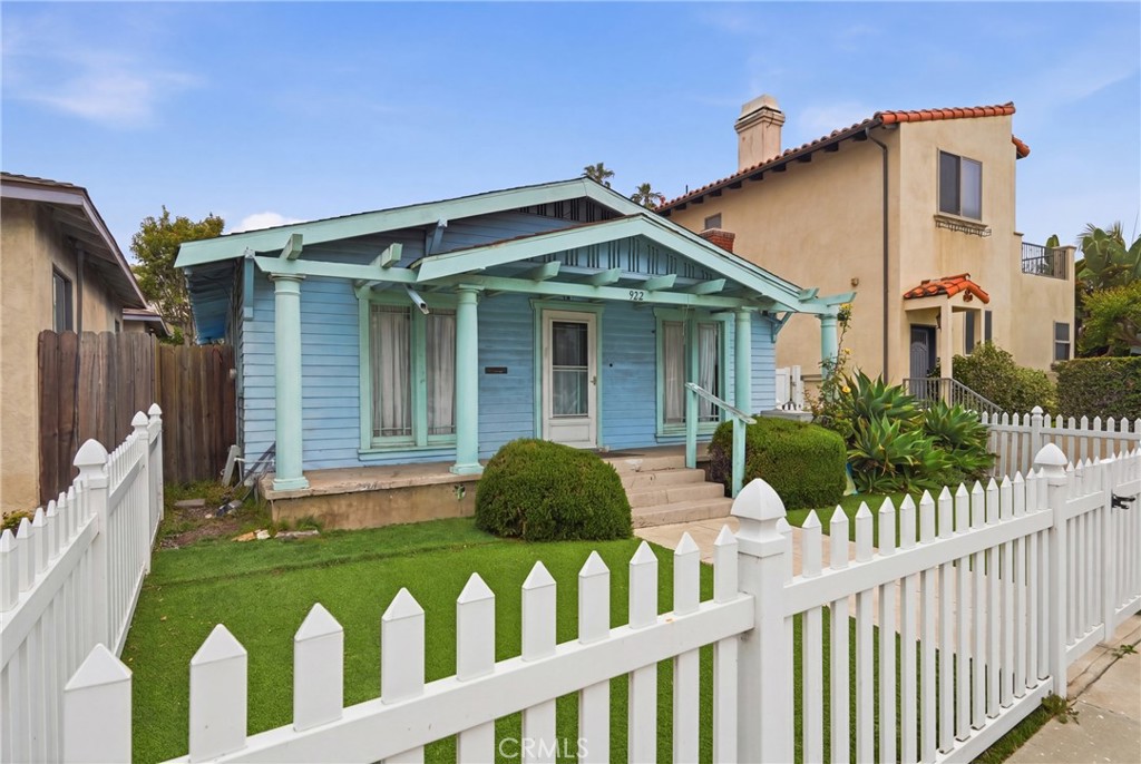 922 S Pacific Coast