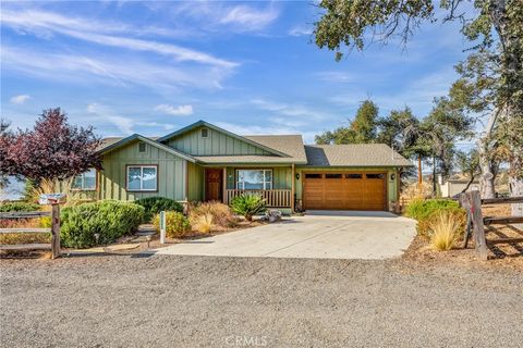 Photo of 3012 Oak Crest Drive, Clearlake, CA 95422 (MLS # LC26130254)