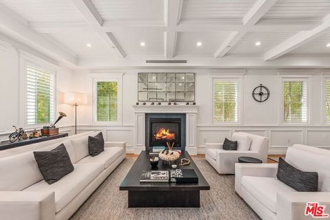 Photo of 5235 Sylmar Avenue, Sherman Oaks, CA 91401 (MLS # 26635103)