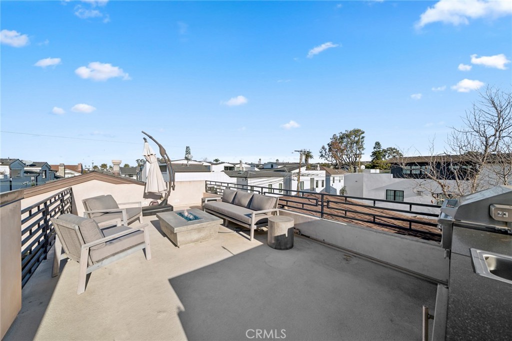 1/2 Poinsettia Avenue