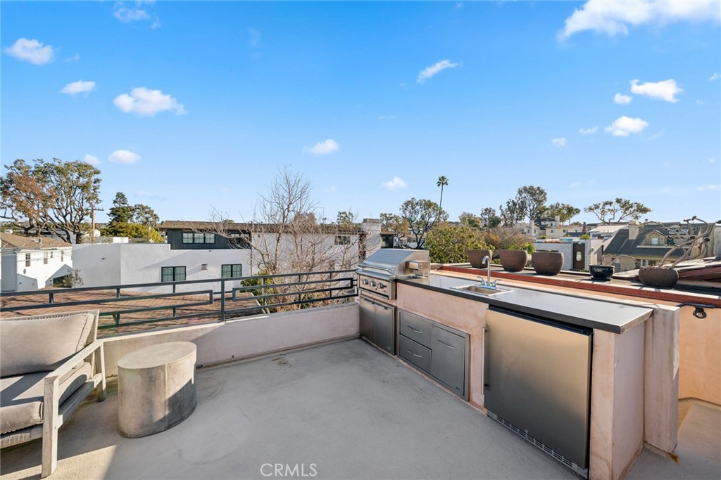 1/2 Poinsettia Avenue