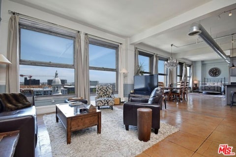 Photo of 108 W 2nd Street #806, Los Angeles, CA 90012 (MLS # 26855919)