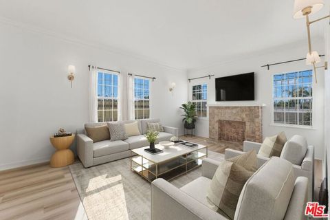 Photo of 1335 S Redondo Boulevard #1/2, Los Angeles, CA 90019 (MLS # 26656697)