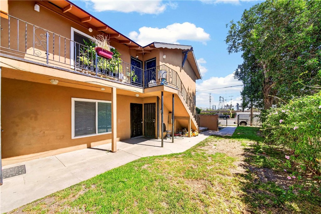 8641 Cerritos