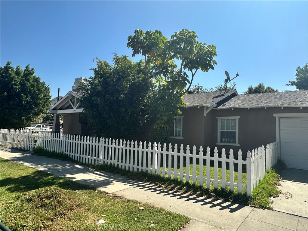 1044 N Sunset