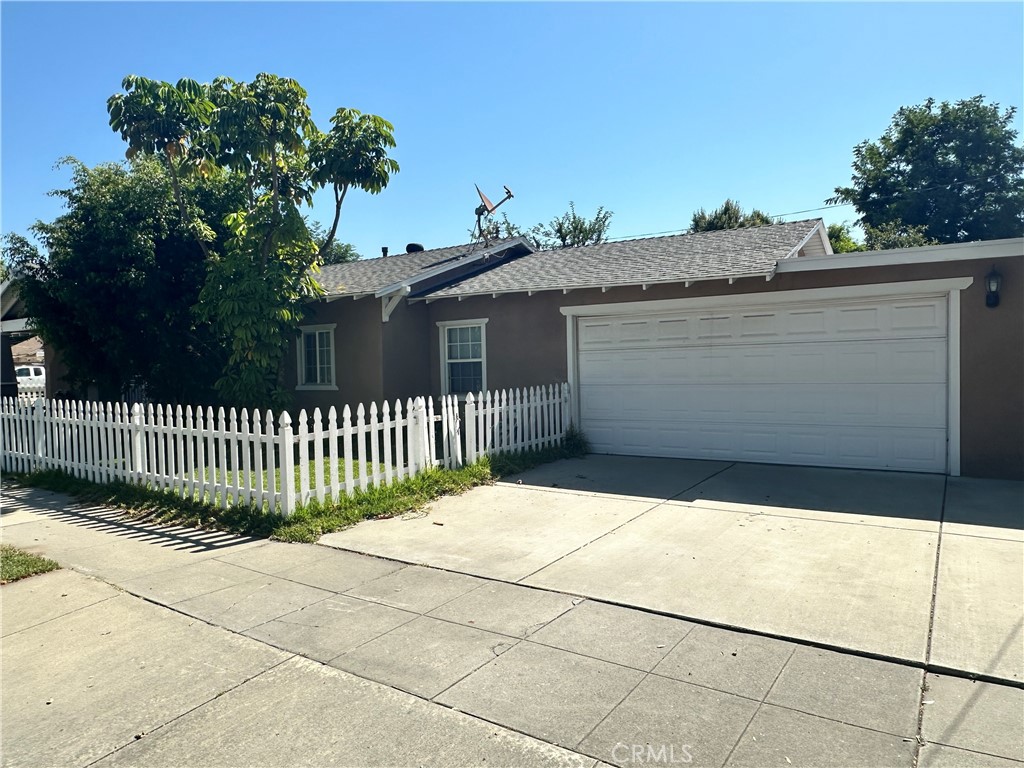 1044 N Sunset