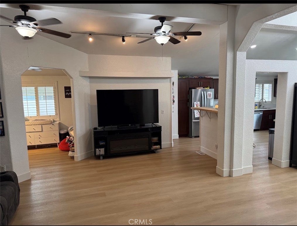 140 W Pioneer Avenue 24