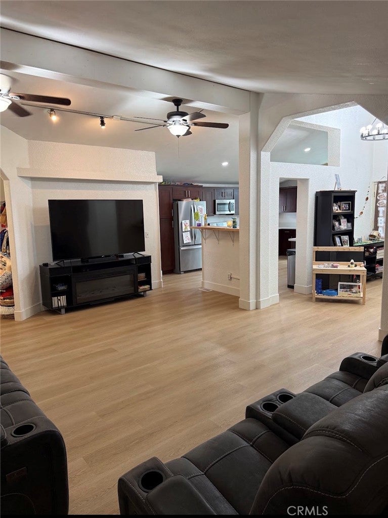 140 W Pioneer Avenue 24