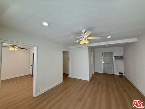 Photo of 221 S Kenwood Street #6, Glendale, CA 91205 (MLS # 26852771)