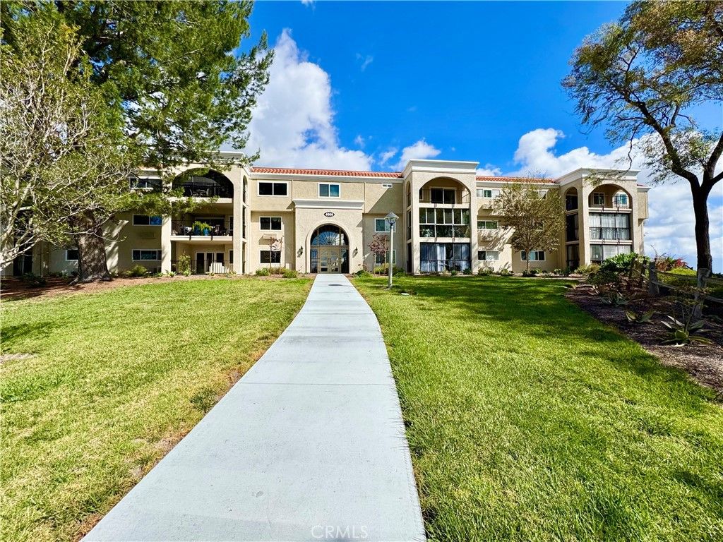 Photo of 4006 Calle Sonora Oeste #3D, Laguna Woods, CA 92637 (MLS # OC26063490)