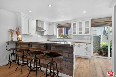 Photo of 8611 Burton Way #4, Los Angeles, CA 90048 (MLS # 26859801)