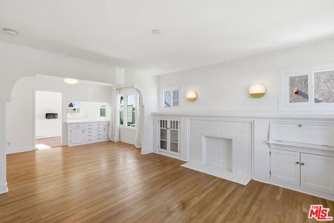 Photo of 6743 Arlington Avenue, Los Angeles, CA 90043 (MLS # 26812889)
