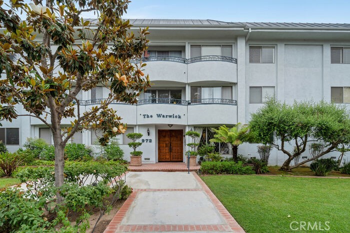 This bright and spacious top-floor corner unit is quietly tucked away at the back of a serene complex located in the heart of Pasadena’s desirable South Lake District, just a short walk to Caltech, shopping, dining, and more. The open-concept layout features a generous living room that flows seamlessly to a private balcony—perfect for both relaxing and entertaining. The adjacent dining area and well-appointed kitchen offer both comfort and functionality.
The home includes two large bedrooms and two bathrooms, enhanced by abundant natural light and a skylight that adds to the airy ambiance. With easy access to the 210, 134, and 110 freeways, commuting is a breeze.