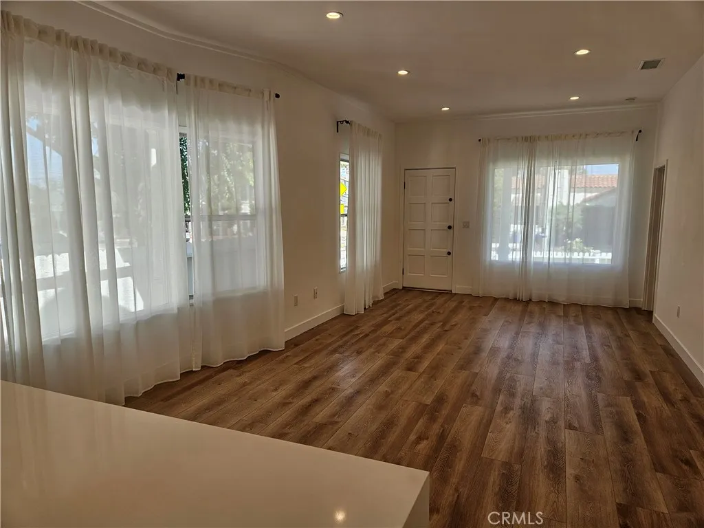 Long Beach, California 90814, United States, 3 Bedrooms Bedrooms, ,2 BathroomsBathrooms,Residential,Pending,208656