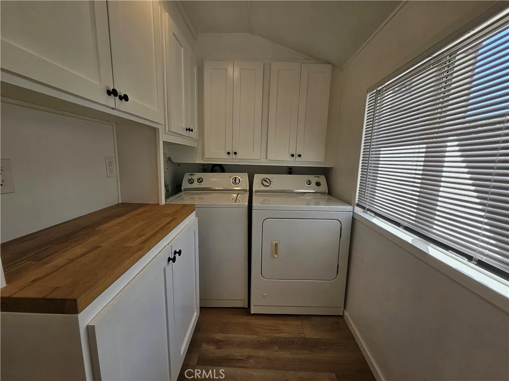 Long Beach, California 90814, United States, 3 Bedrooms Bedrooms, ,2 BathroomsBathrooms,Residential,Pending,208656