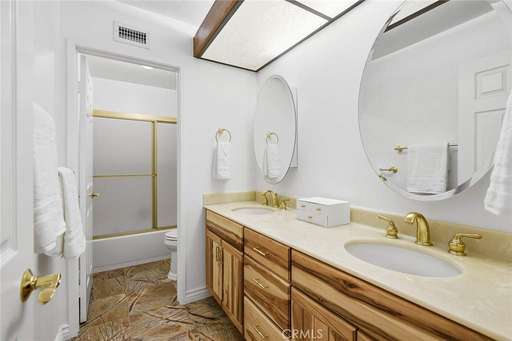 Granada Hills, California, 91344, United States, 5 Bedrooms Bedrooms, ,4 BathroomsBathrooms,Residential,Active,2041732