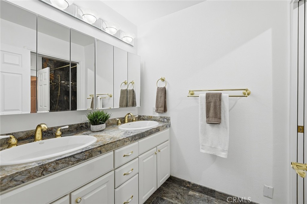 Granada Hills, California, 91344, United States, 5 Bedrooms Bedrooms, ,4 BathroomsBathrooms,Residential,Active,2041732
