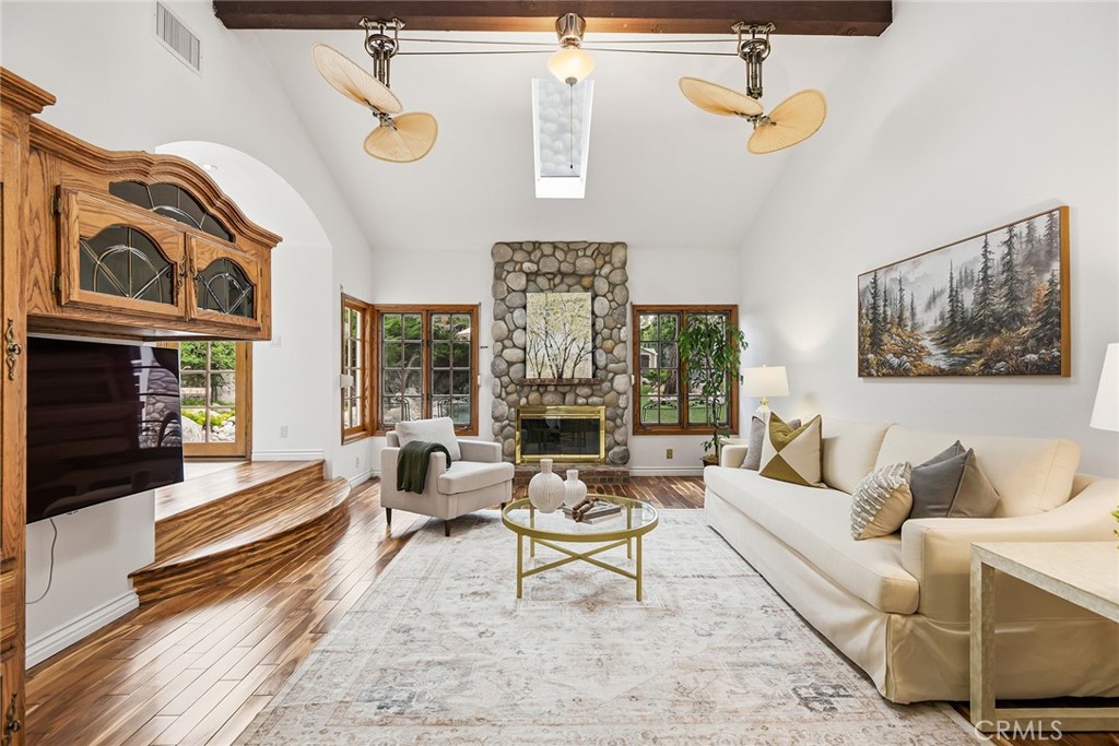 Granada Hills, California, 91344, United States, 5 Bedrooms Bedrooms, ,4 BathroomsBathrooms,Residential,Active,2041732