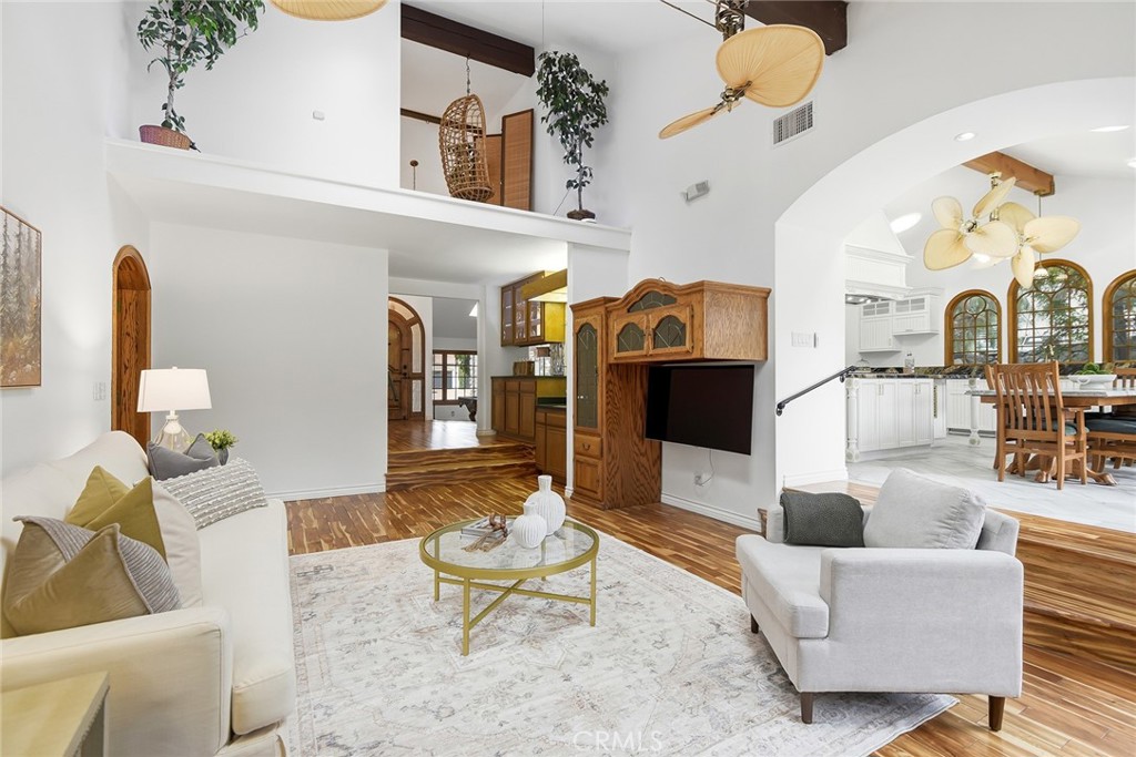 Granada Hills, California, 91344, United States, 5 Bedrooms Bedrooms, ,4 BathroomsBathrooms,Residential,Active,2041732