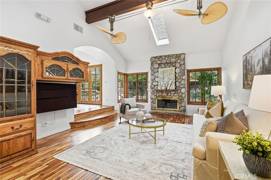 Granada Hills, California, 91344, United States, 5 Bedrooms Bedrooms, ,4 BathroomsBathrooms,Residential,Active,2041732