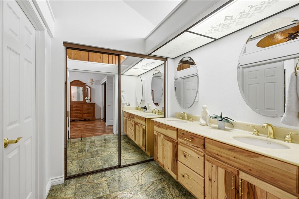 Granada Hills, California, 91344, United States, 5 Bedrooms Bedrooms, ,4 BathroomsBathrooms,Residential,Active,2041732