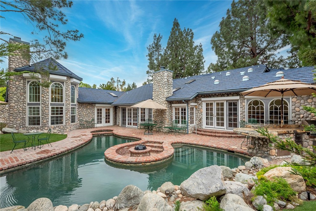Granada Hills, California, 91344, United States, 5 Bedrooms Bedrooms, ,4 BathroomsBathrooms,Residential,Active,2041732