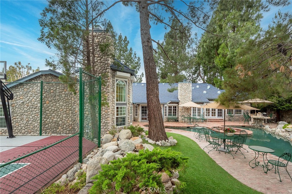Granada Hills, California, 91344, United States, 5 Bedrooms Bedrooms, ,4 BathroomsBathrooms,Residential,Active,2041732
