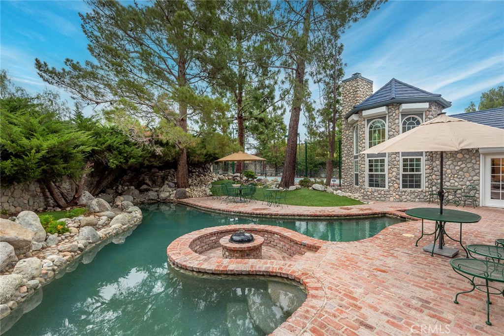 Granada Hills, California, 91344, United States, 5 Bedrooms Bedrooms, ,4 BathroomsBathrooms,Residential,Active,2041732