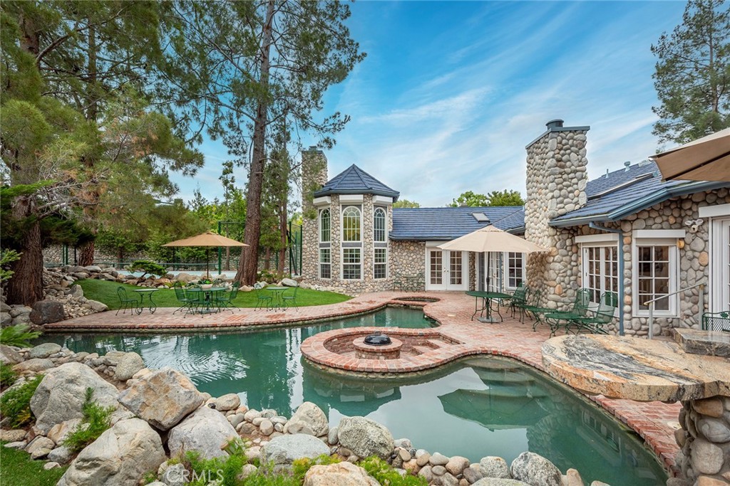 Granada Hills, California, 91344, United States, 5 Bedrooms Bedrooms, ,4 BathroomsBathrooms,Residential,Active,2041732