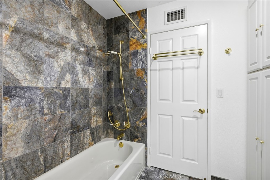 Granada Hills, California, 91344, United States, 5 Bedrooms Bedrooms, ,4 BathroomsBathrooms,Residential,Active,2041732