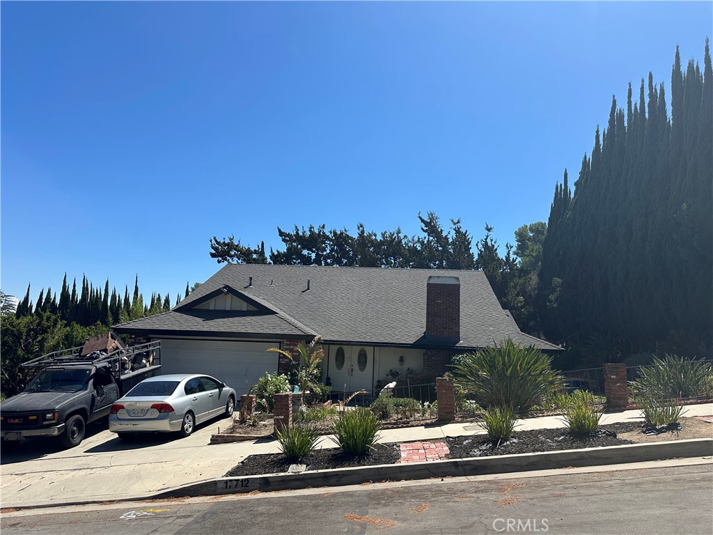 No Showing until open house on Sat ( 9/13) This property is a very reasonable condition. It is prefect for a family own or investments. It is below the market price.
Master room located downstairs. Huge balcony in the back.