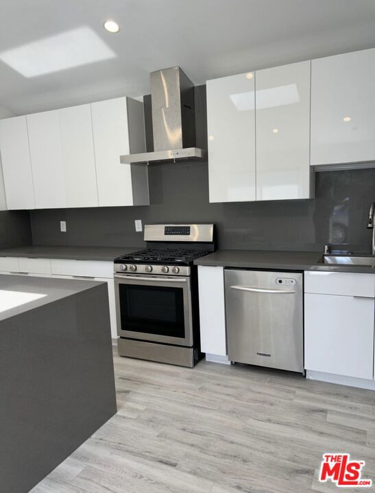 Welcome to this newly ADU modernized living in Lake Balboa! This alluring contemporary design features elements throughout, including updated fixtures and finishes that whisper sophistication at every corner. It's not just a home; it's your next adventure in modern living. ((Tenant occupied and more photos to come!))