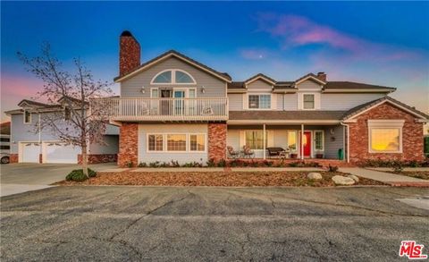 Photo of 33247 Escondido Drive, Santa Clarita, CA 91390 (MLS # 26833931)