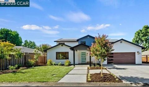 Photo of 132 Quinterra Ln Ln, Danville, CA 94526 (MLS # 41118555)