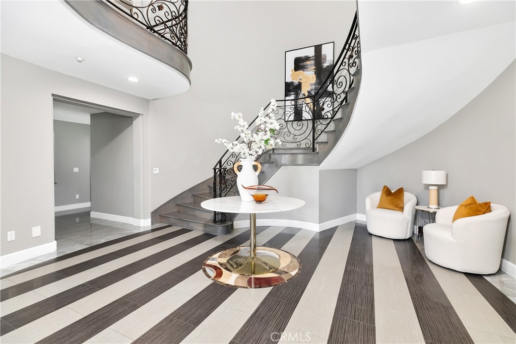 202 W Lemon Avenue