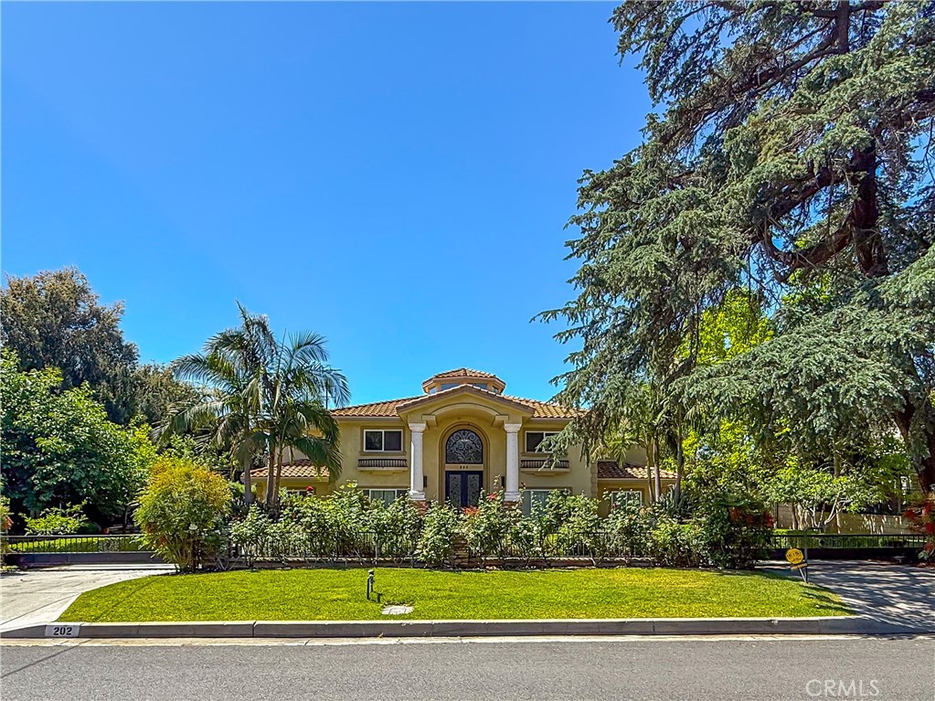202 W Lemon Avenue