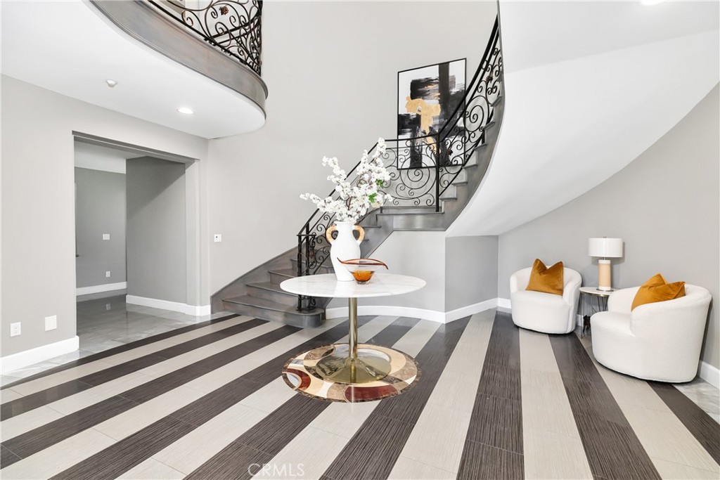 202 W Lemon Avenue