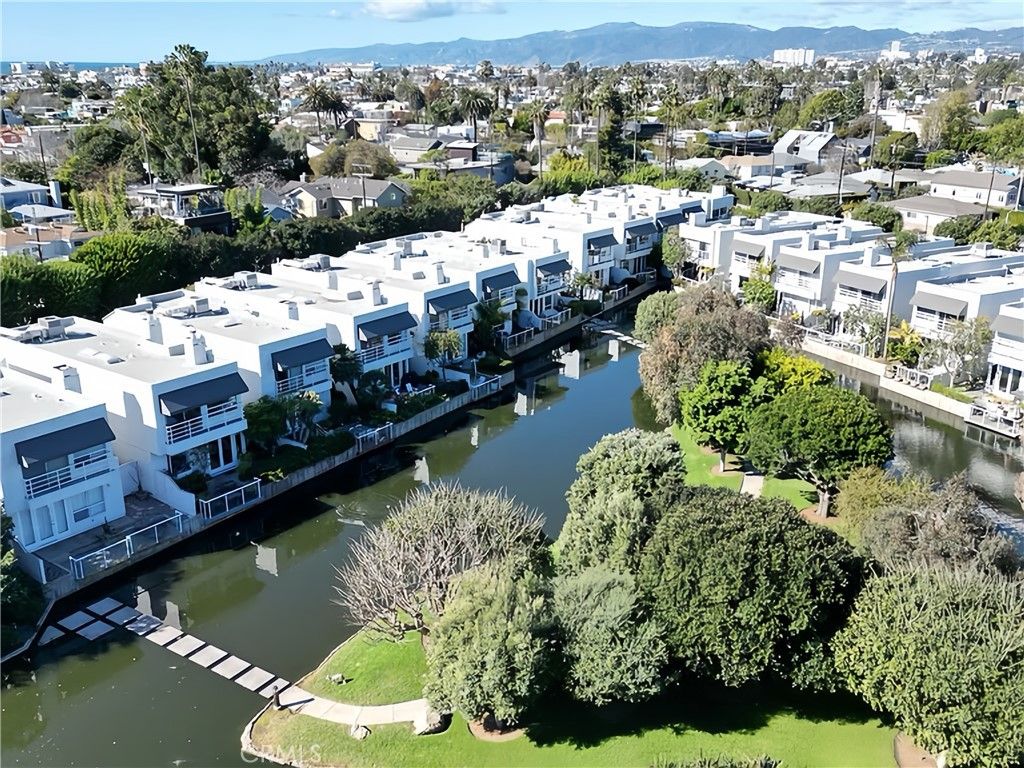 Photo of 620 Harbor Street #6, Venice, CA 90291 (MLS # DW26017840)