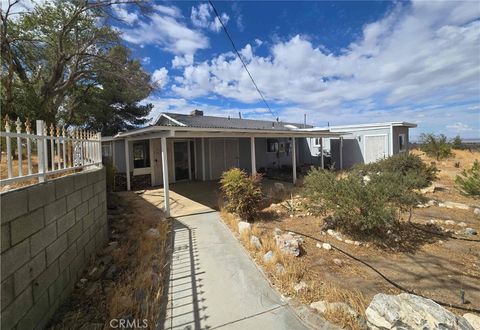 Photo of 11221 Valle Vista Rd, Phelan, CA 92371 (MLS # SW25232969)