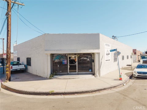 Photo of 7470 Greenbush Avenue, North Hollywood, CA 91605 (MLS # GD26225206)