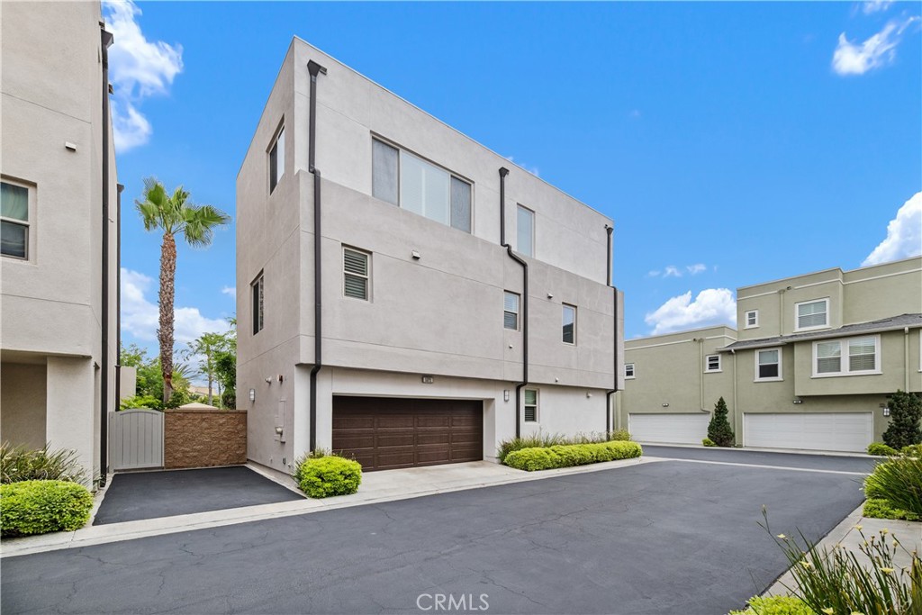 5371 Pacific Terrace