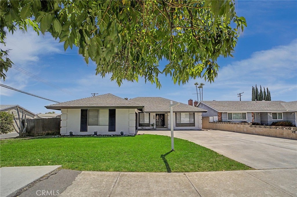 834 W 8th Street