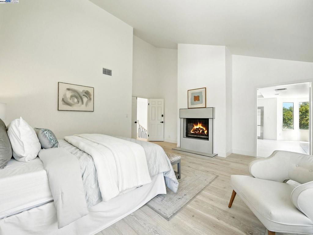 COUNTRY FAIR - Residential