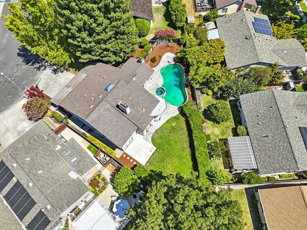 COUNTRY FAIR - Residential