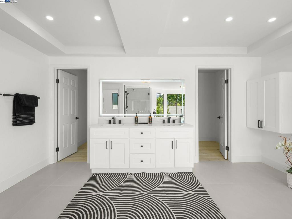 COUNTRY FAIR - Residential