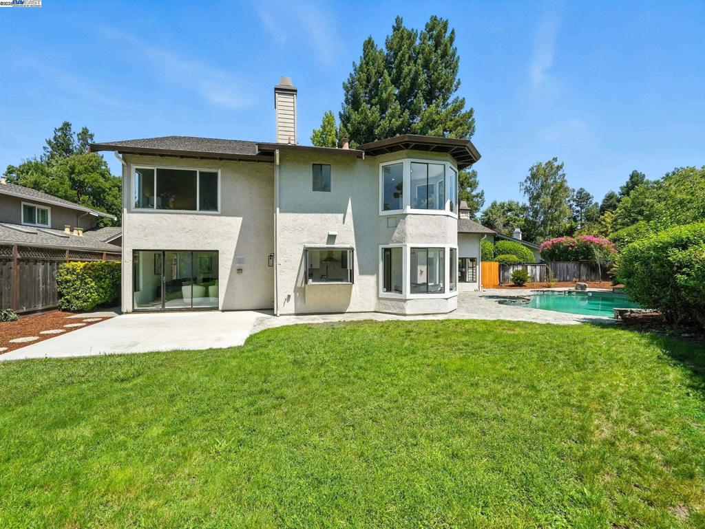 COUNTRY FAIR - Residential
