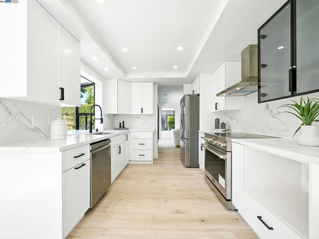 COUNTRY FAIR - Residential