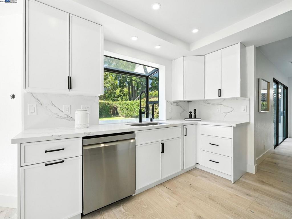 COUNTRY FAIR - Residential