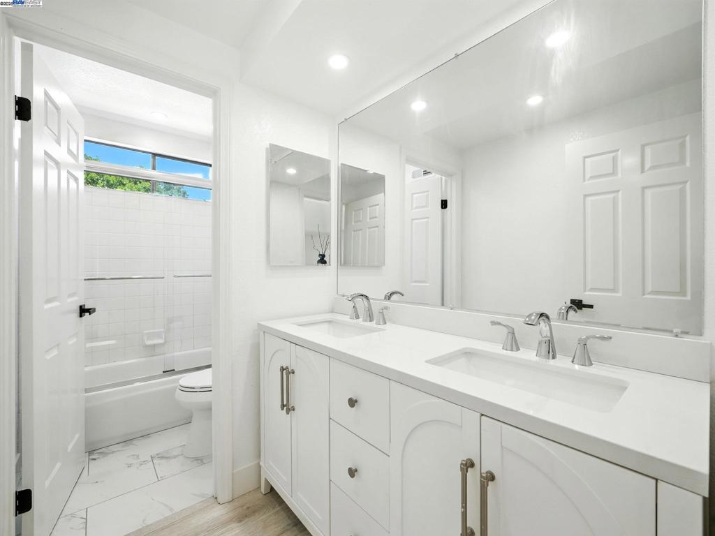 COUNTRY FAIR - Residential
