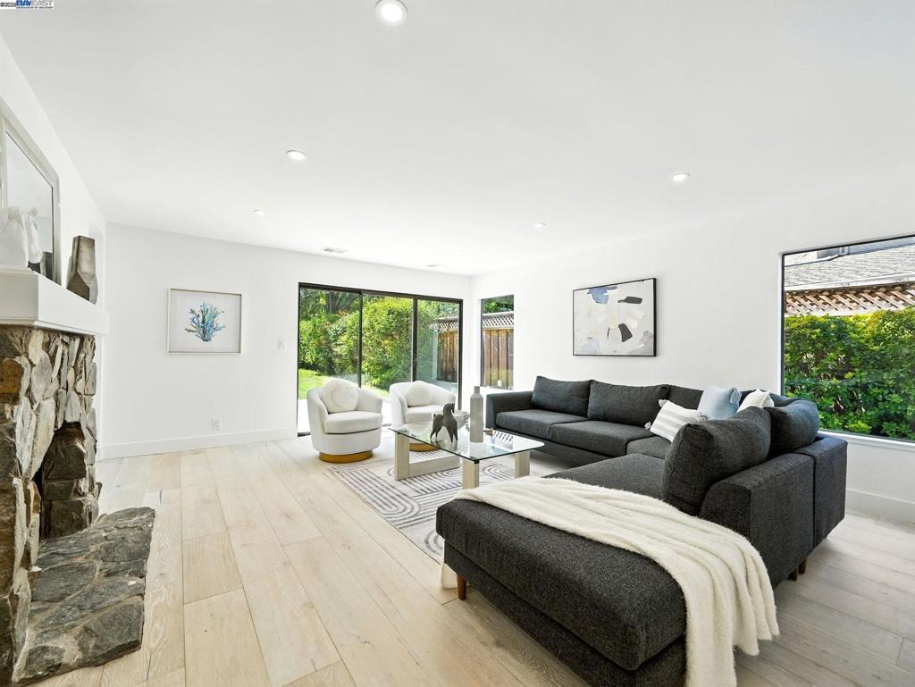 COUNTRY FAIR - Residential